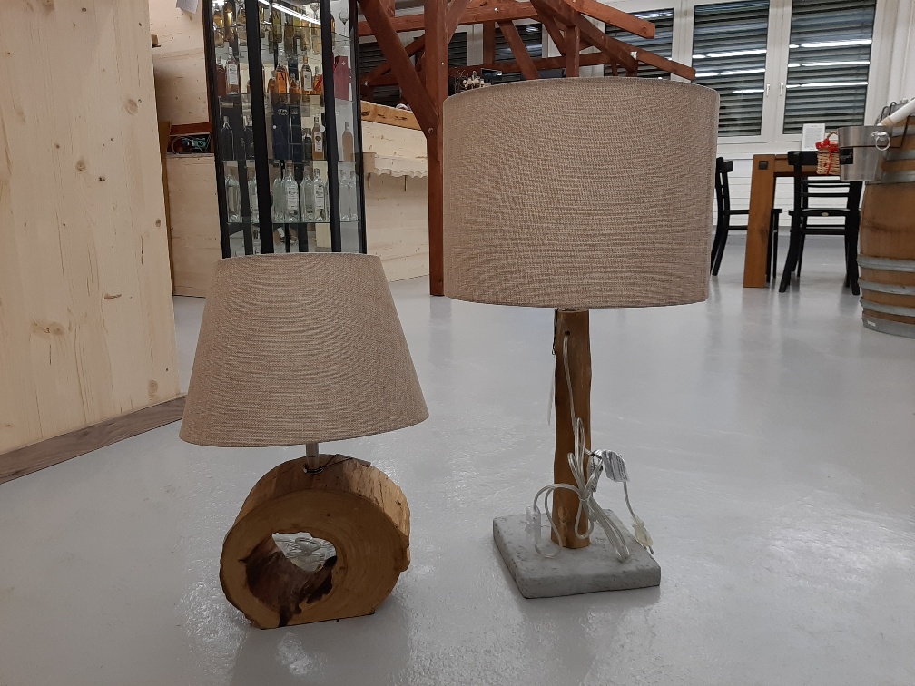 Holzlampe Countryside und Holzlampe mit Betonfuss
